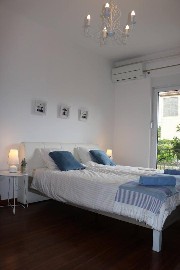 Apartments Ela Trogir Exterior photo